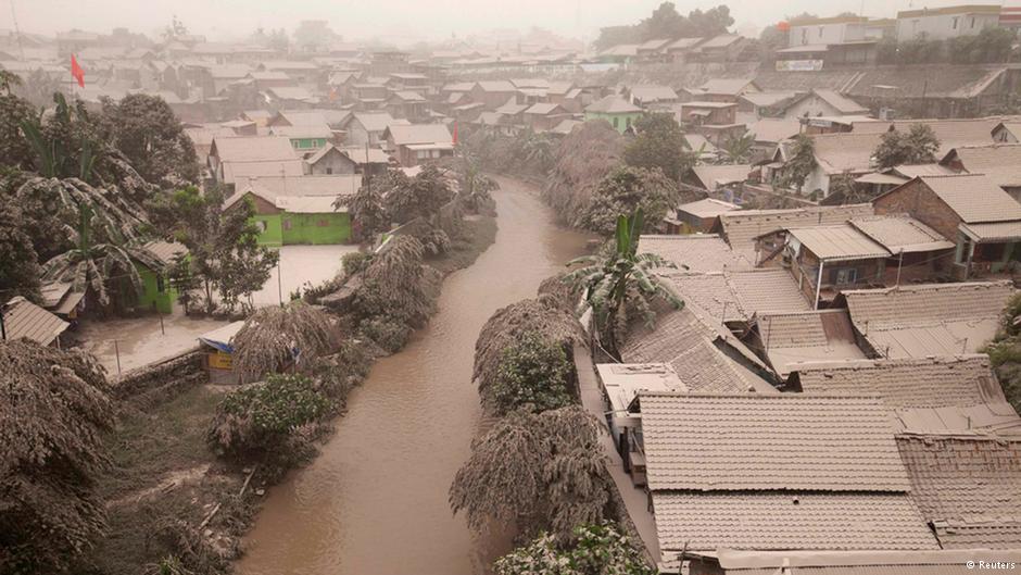 kliping bencana alam Abu Erupsi Gunung Kelud