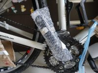 melindungi sepeda dengan bubble wrap