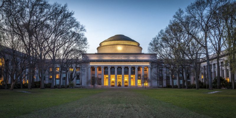 Universitas di Amerika Serikat Massachusetts Insitute of Technology