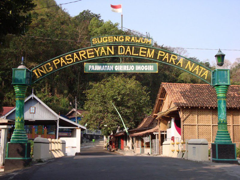 contoh laporan perjalanan wisata makam raja-raja imogiri