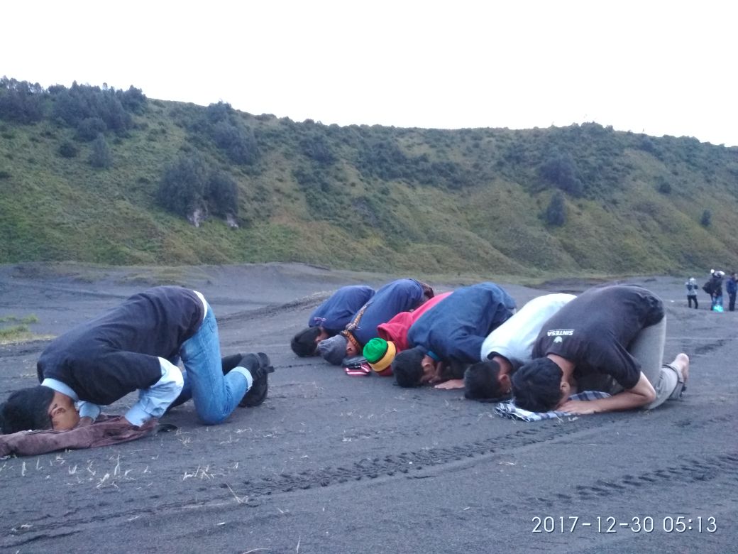 Ibadah di Gunung Bromo