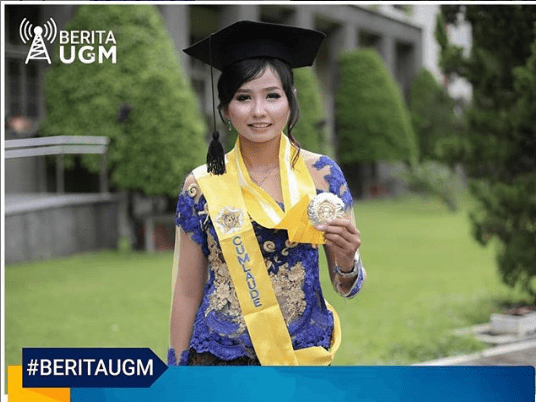 Sarah Eden Suryanto, lulusan termuda Wisuda Program Pascasarjana