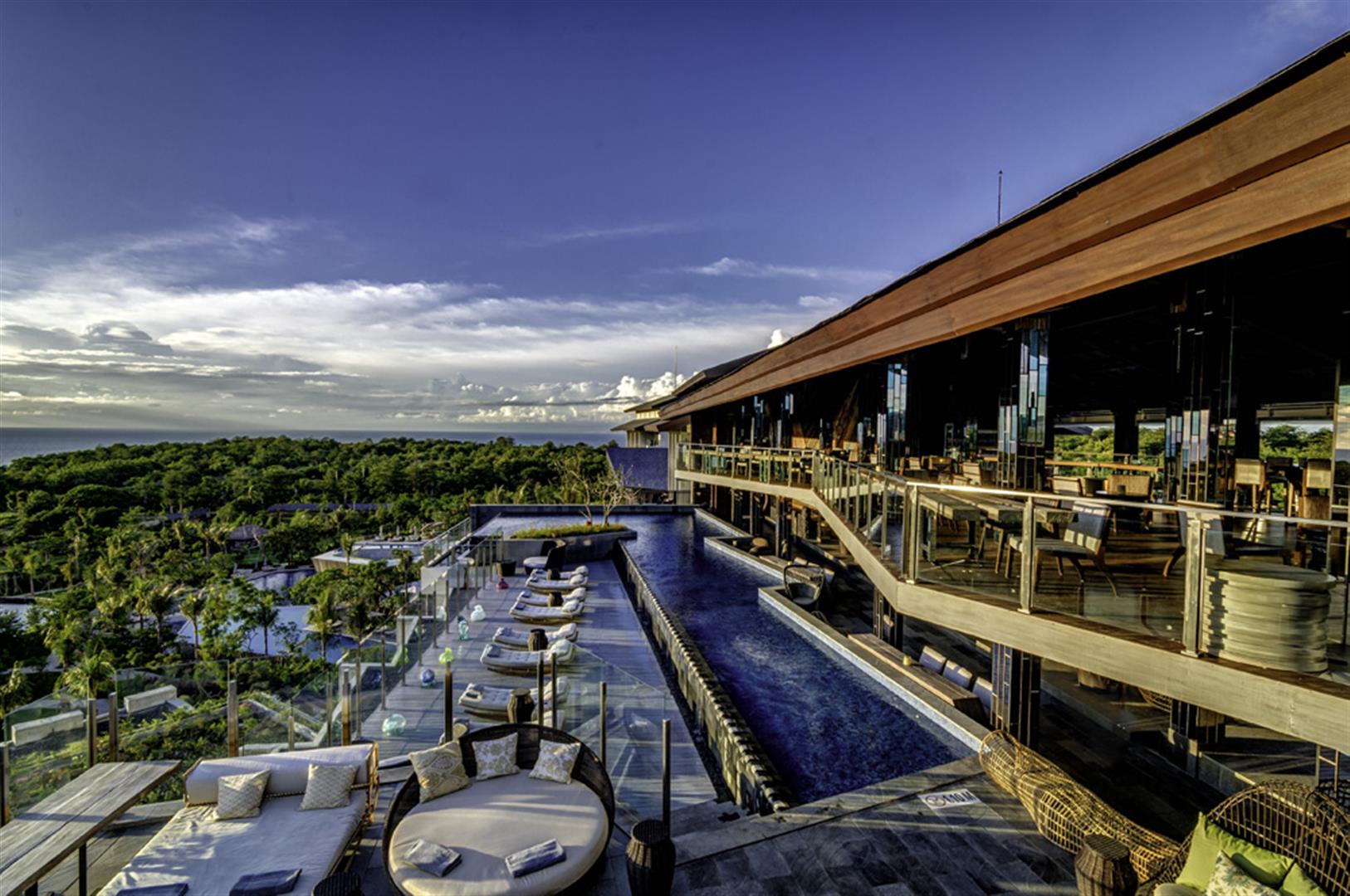 Kolam Renang Bali Unique Rooftop Bar, RIMBA Jimbaran