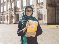 3 Jurusan Kuliah yang Menjanjikan Gaji Tinggi Untuk Wanita
