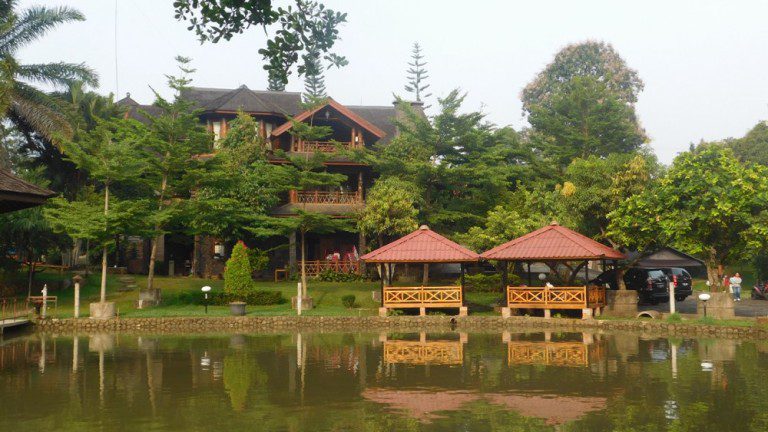 Panjang Jiwo Outbound Dengan Nuansa Kampung Savana