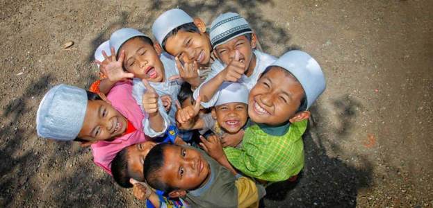 keutamaan menyantuni anak yatim