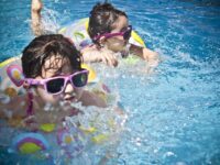Manfaat Berenang Bagi Balita